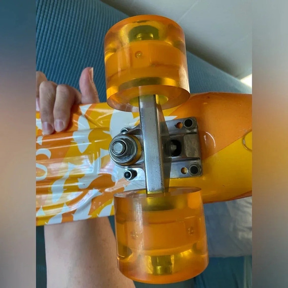 Vintage SUNHOO Orange Fish Mini Skateboard with Light Up Rainbow Wheels - Picture 10 of 13